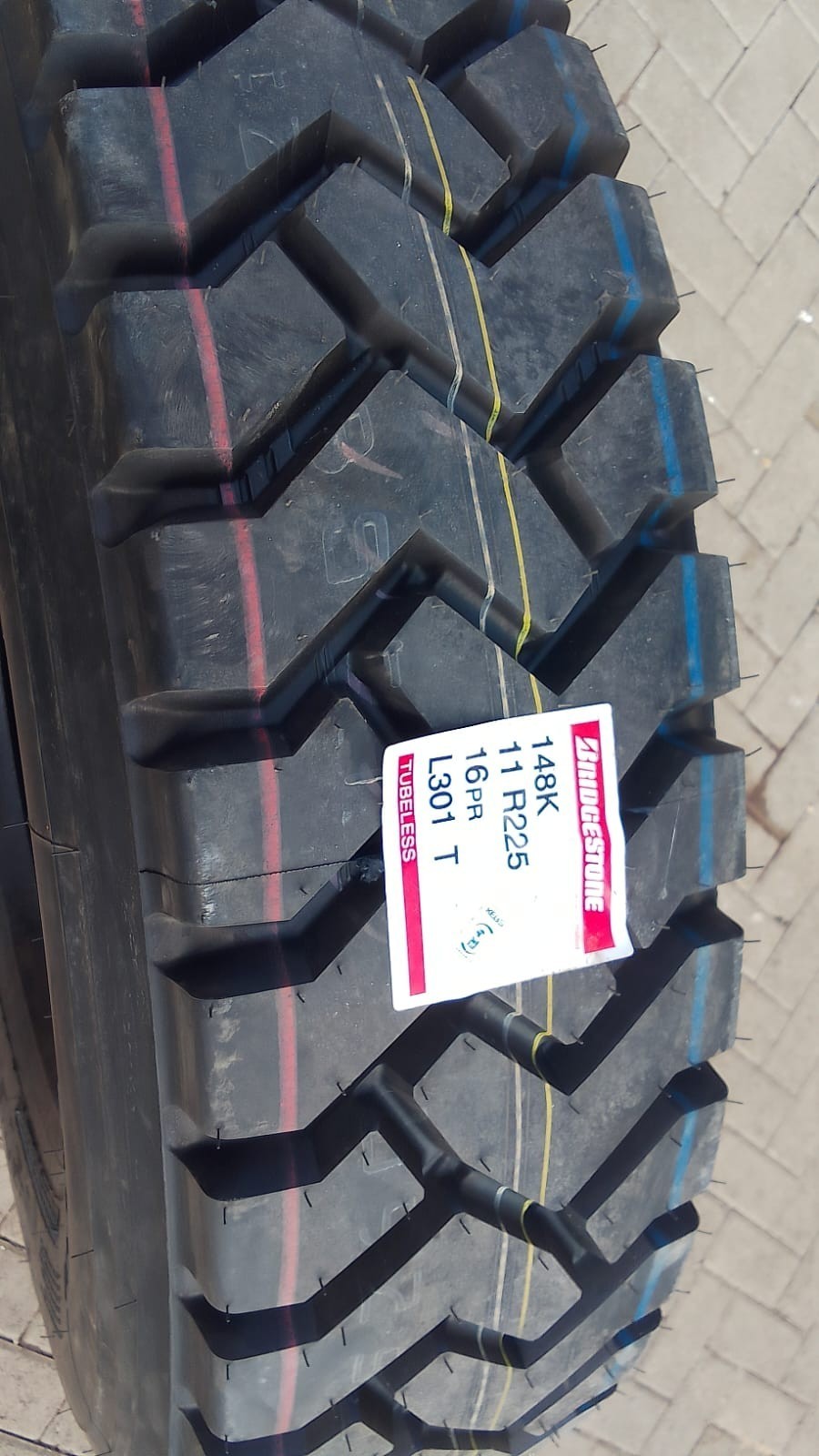 BRIDGESTONE DIFF L301 11 R22.5