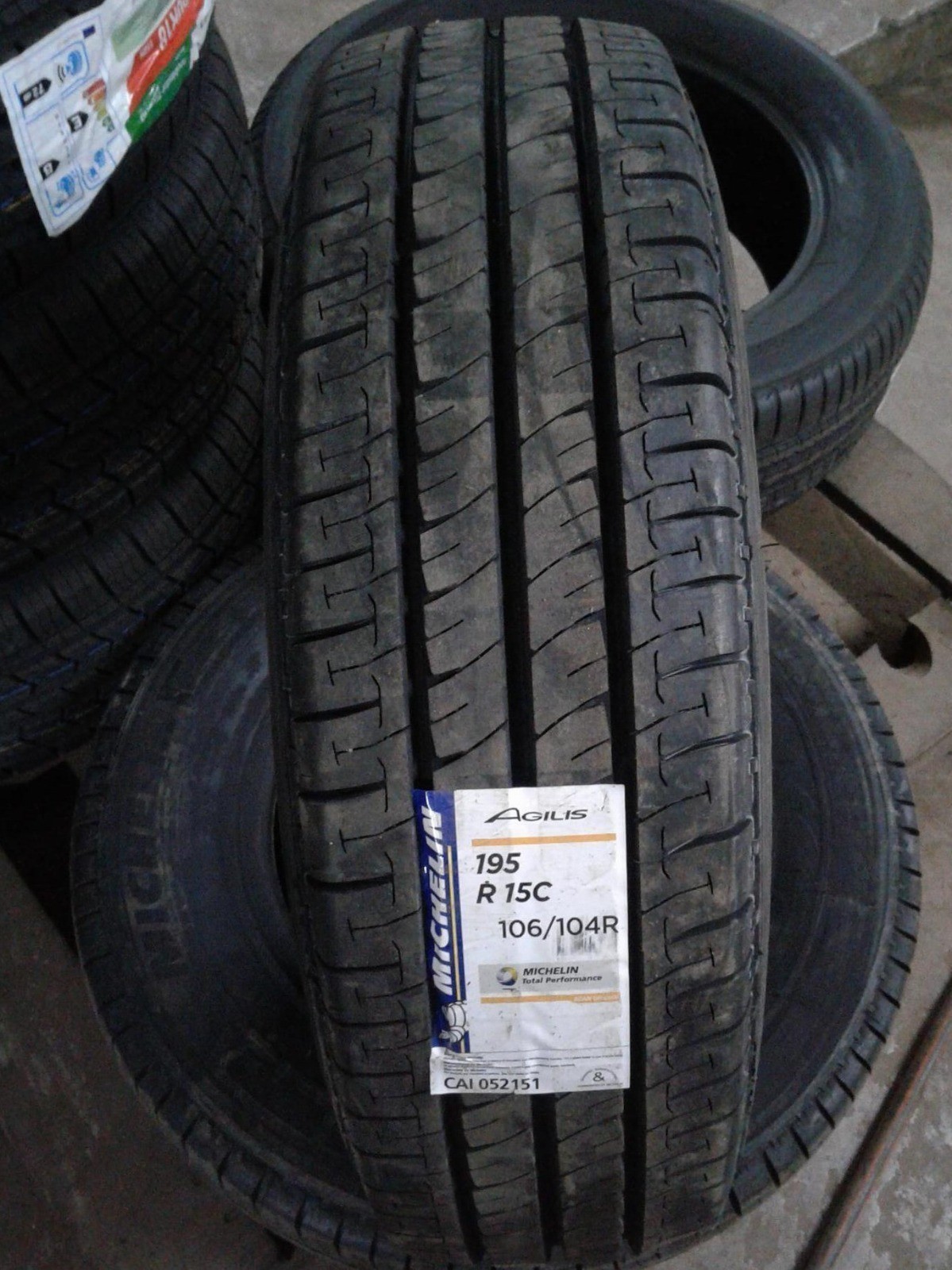 MICHELIN AGILIS 108/106S TL 195/80 R15C  195 R15C 