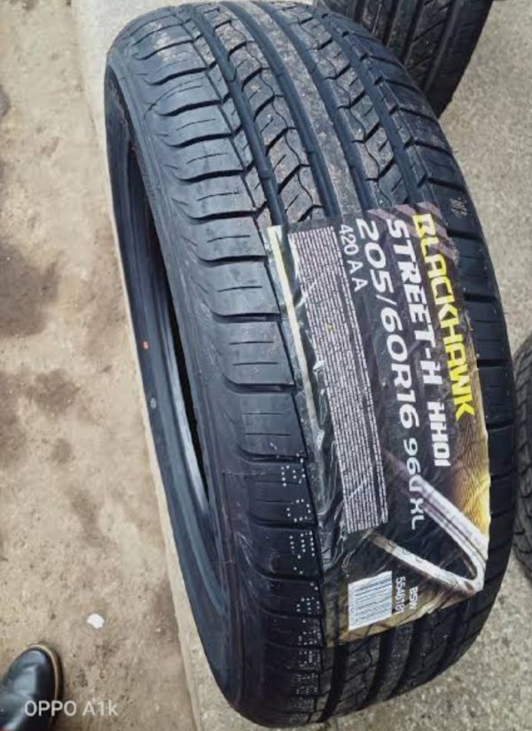 BLACKHAWK STREET-H HH11 205/60 R16 92H