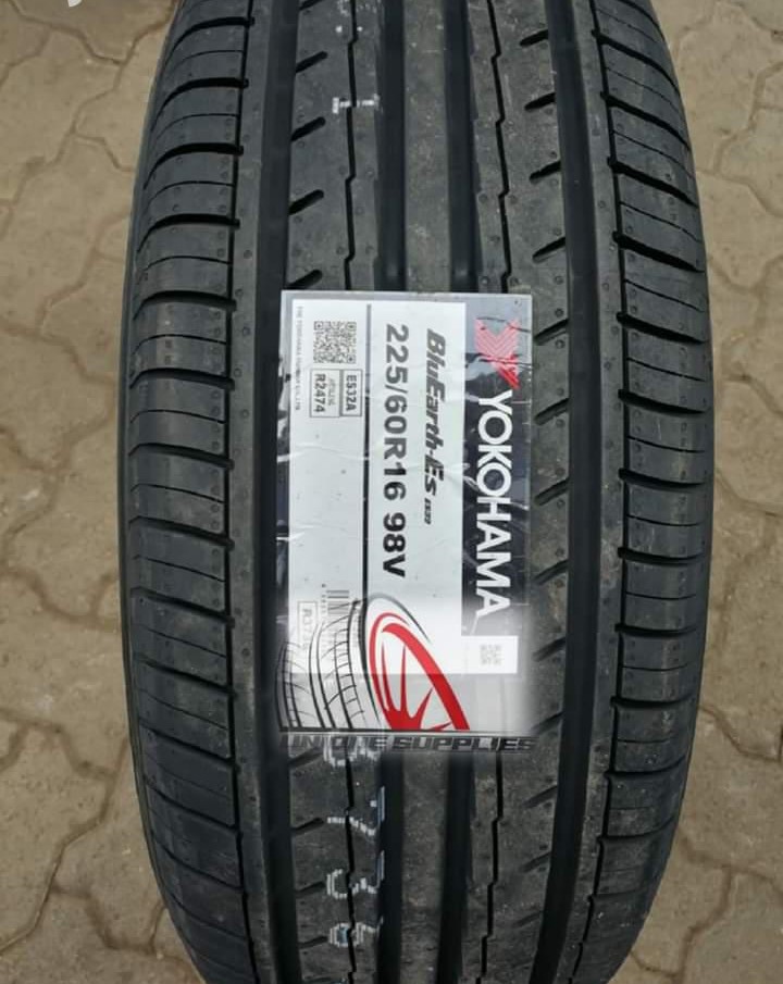 YOKOHAMA BLUEARTH ES32 225/60 R16 